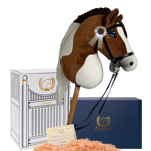 Hobby Horse Steckenpferd -Geschenkset mit Zubehör und Stall- Schecke Toffee